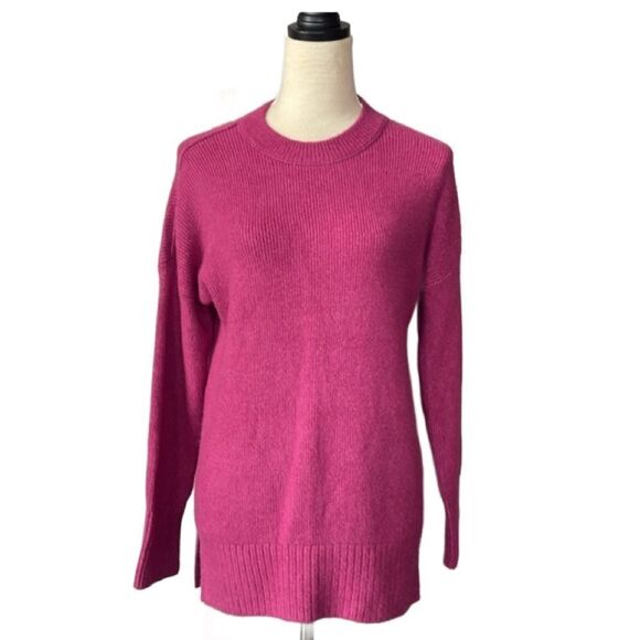 3/$20 Abercrombie & Fitch Pink Relaxed Fit Crew Neck Pullover Sweater (Size: XS) - Picture 1 of 12